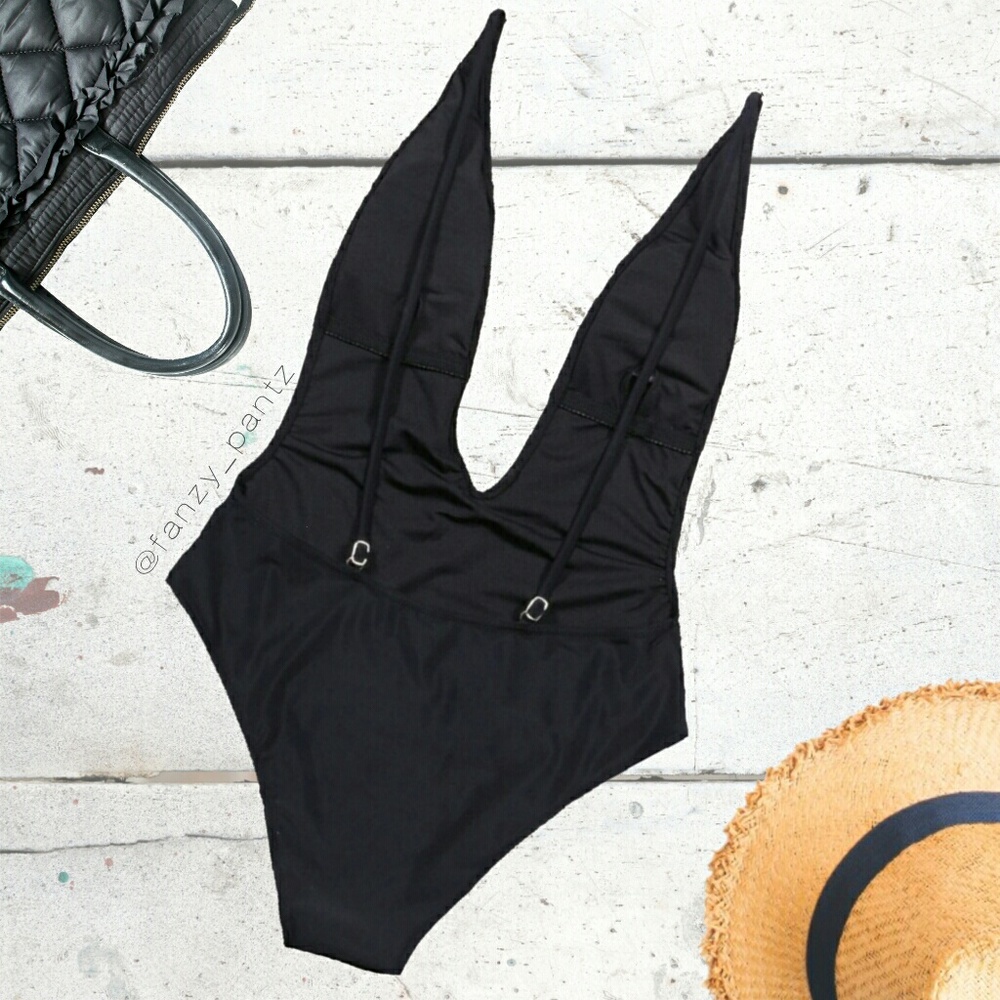 LAST CHANCE One piece plunging neck swimsuit - Picture 3 of 4